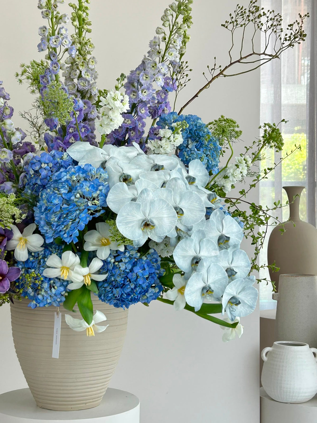 Le Jardin Bleu — Grand Floral Arrangement