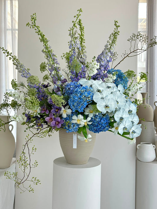 Le Jardin Bleu — Grand Floral Arrangement